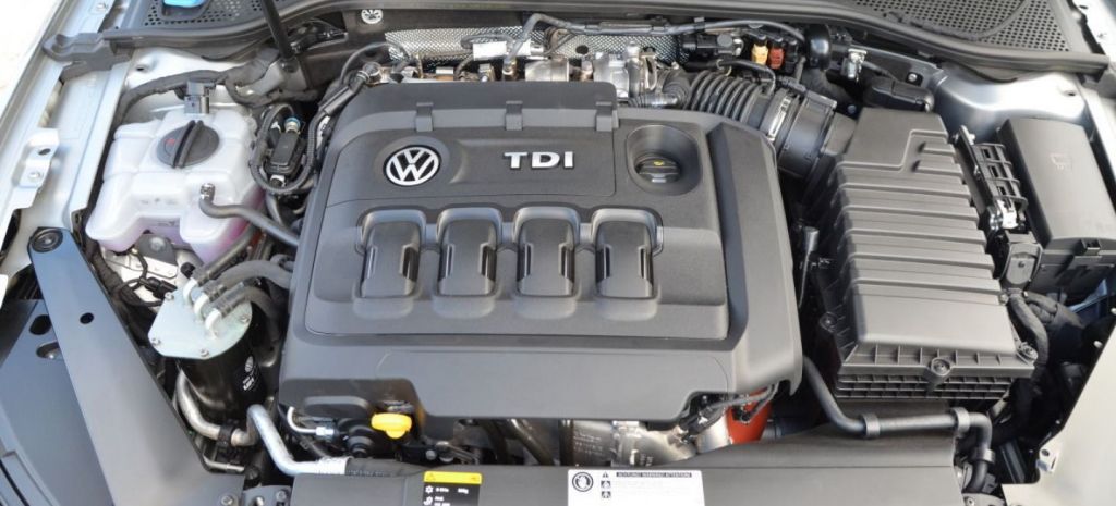 Volkswagen_Passat_2015_B8.jpg
